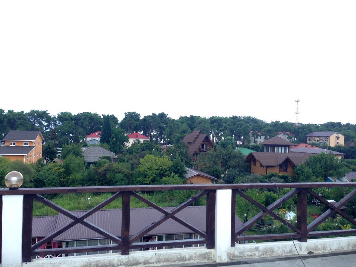 Viktoria Hotel Pitsoenda Buitenkant foto
