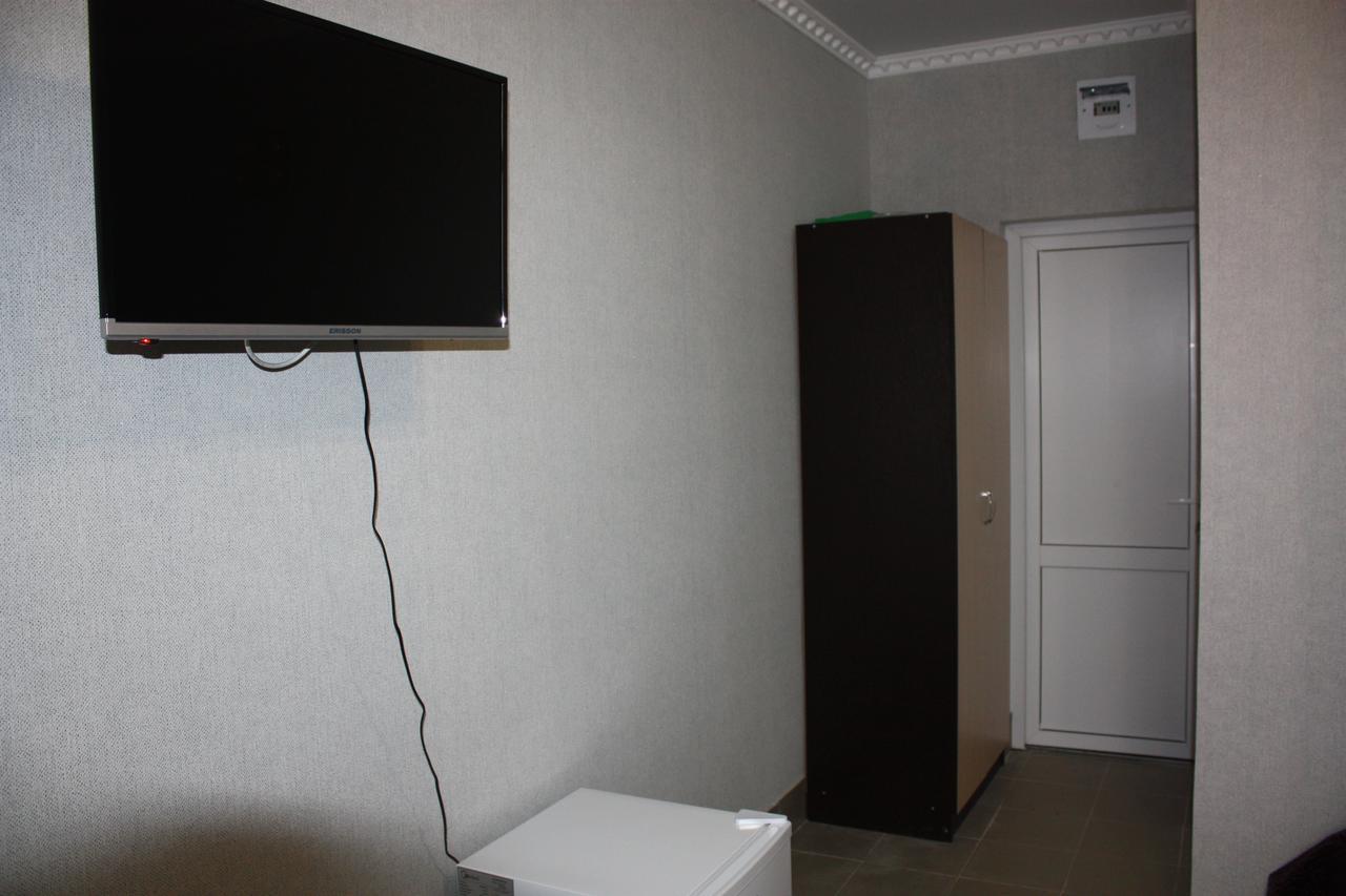Viktoria Hotel Pitsoenda Buitenkant foto